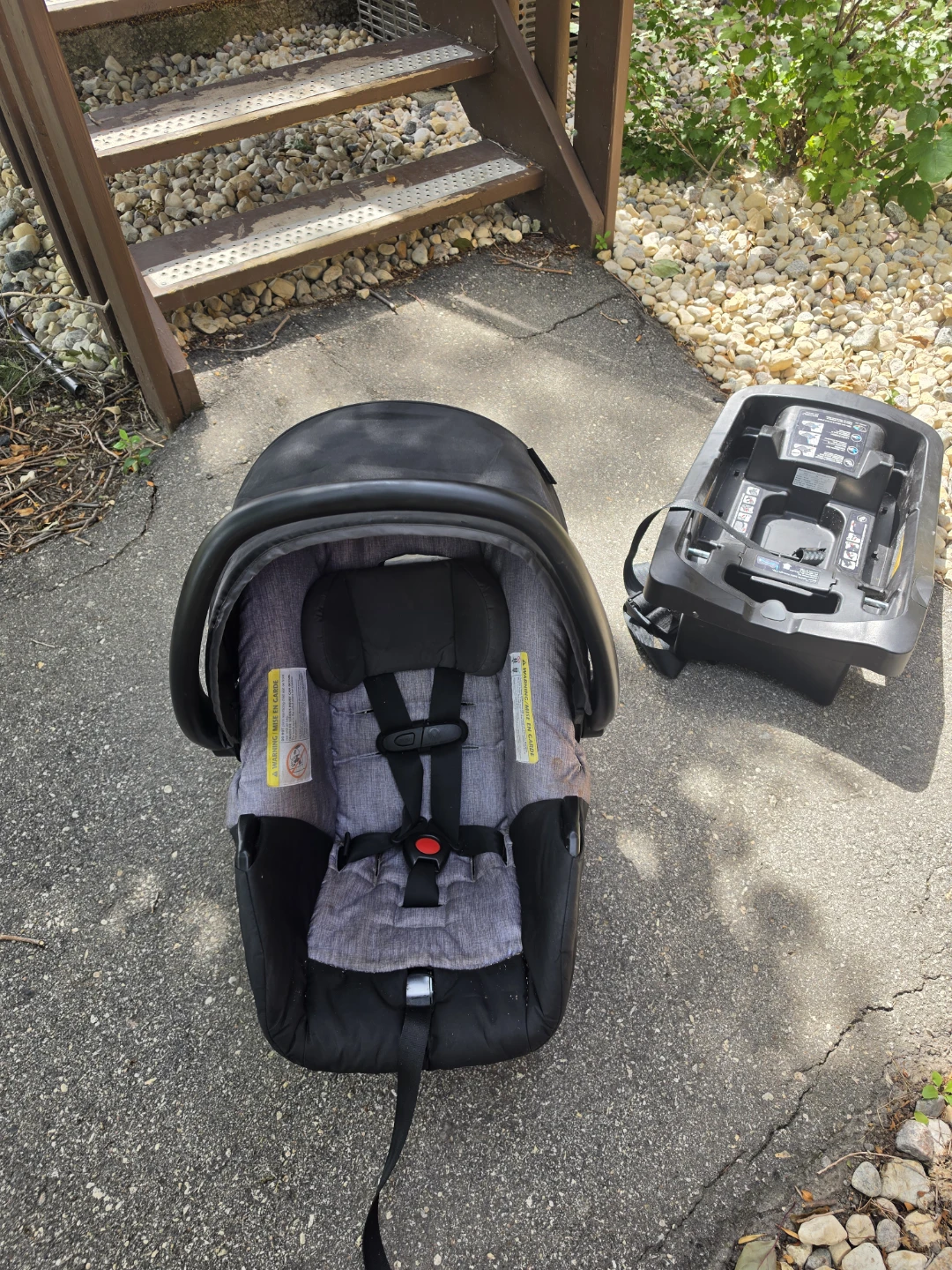 Evenflo infant carseat and base