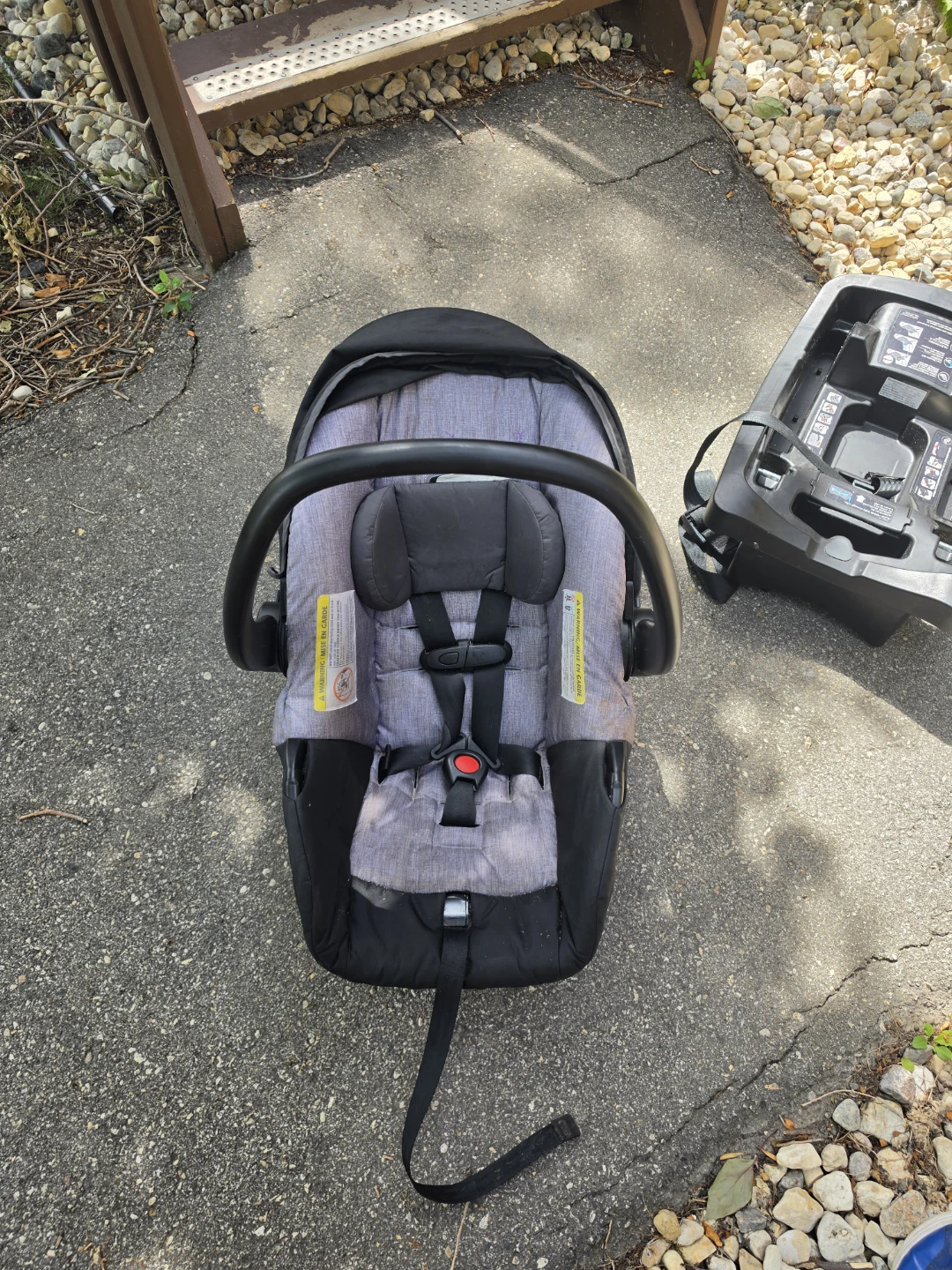 Evenflo infant carseat and base - photo 2