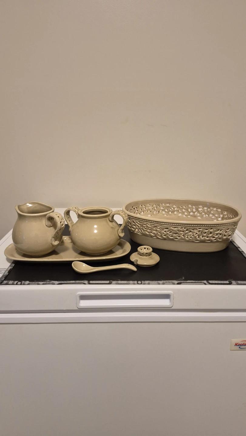 Ceramic Creamer, Sugar Bowl & Oval Tea Biscuit Set