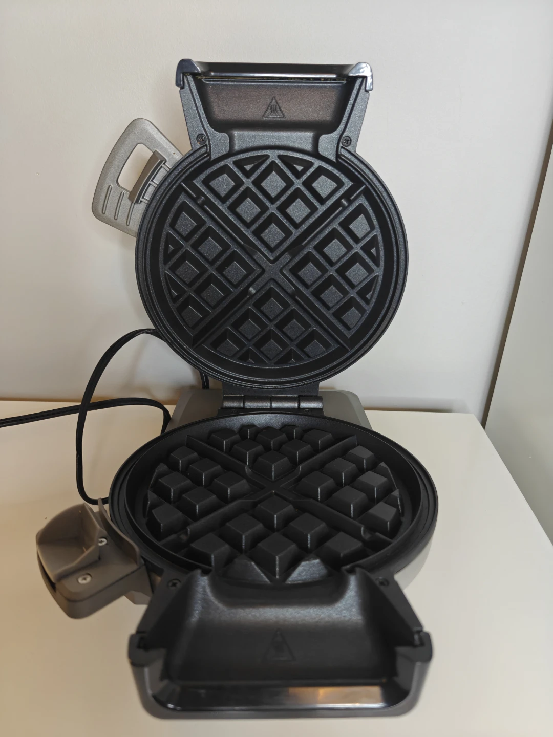 Cuisinart Vertical Waffle Maker WAF-V100C - photo 2