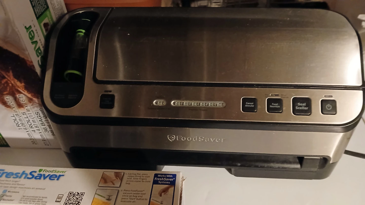 FoodSaver Vacuum Sealer - photo 2