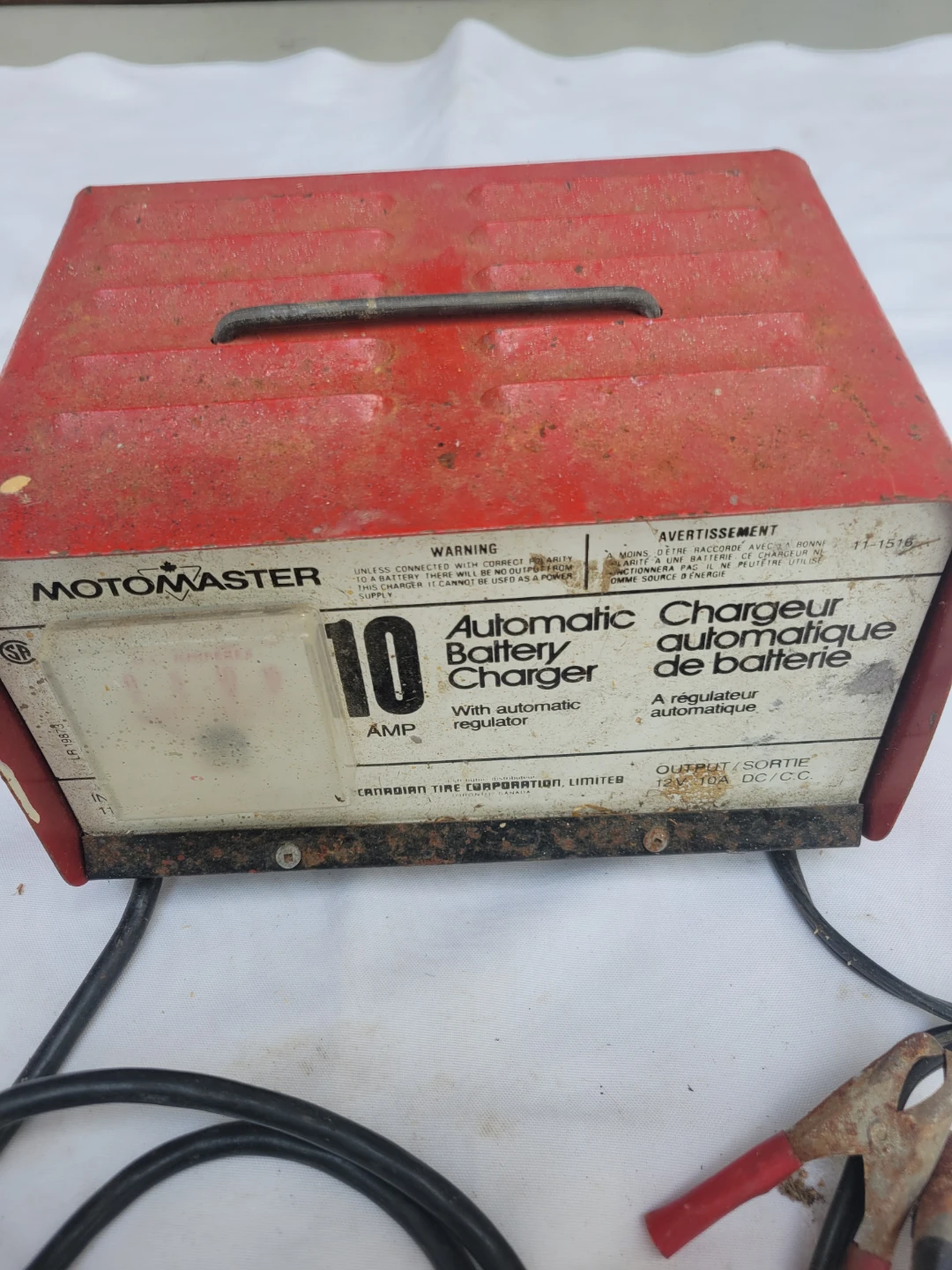 12V Motomaster 10 Amp Automatic Battery Charger - photo 2