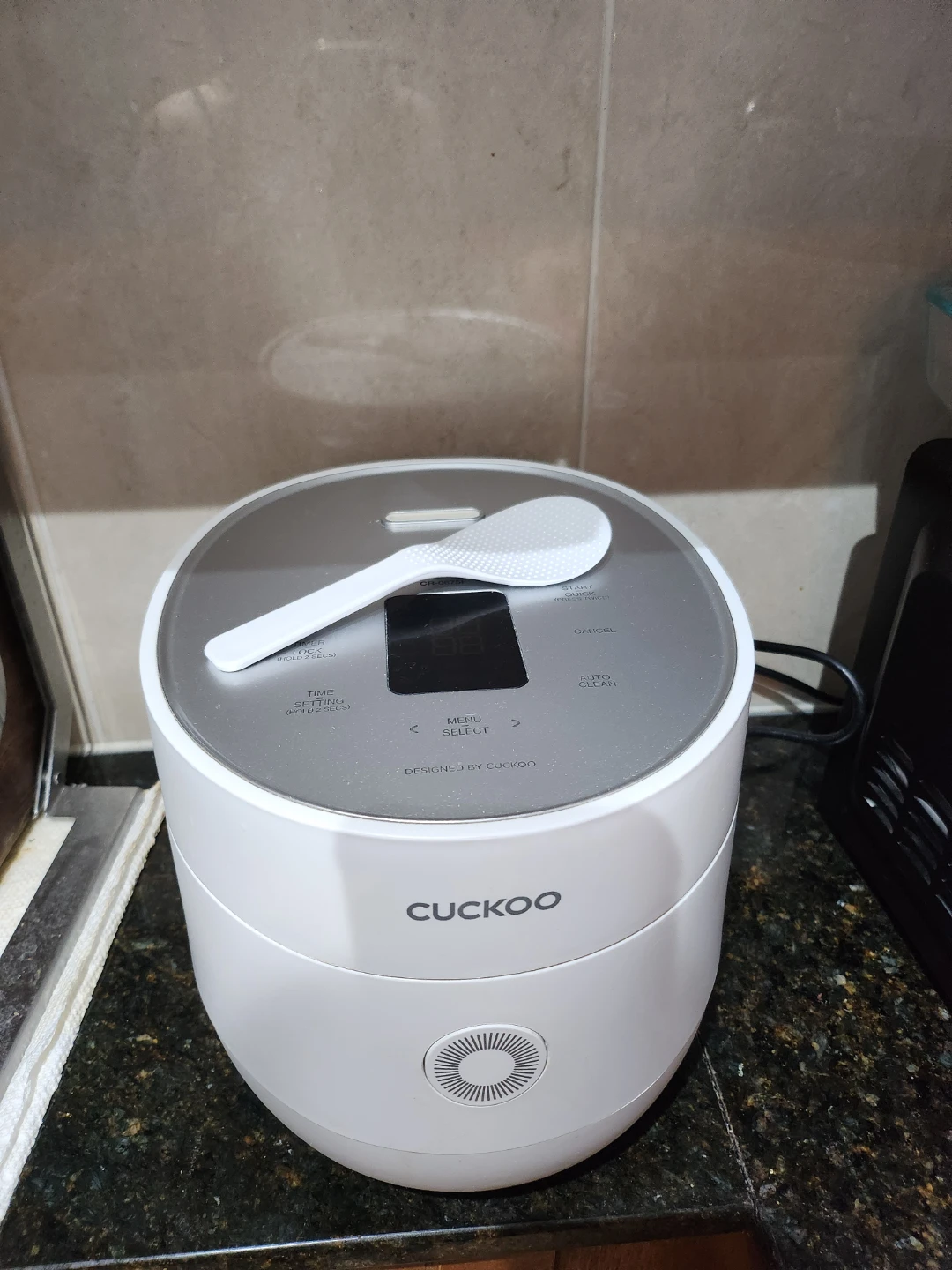 CUCKOO Rice Cooker (6cups) + (NEW) rice paddle - photo 3