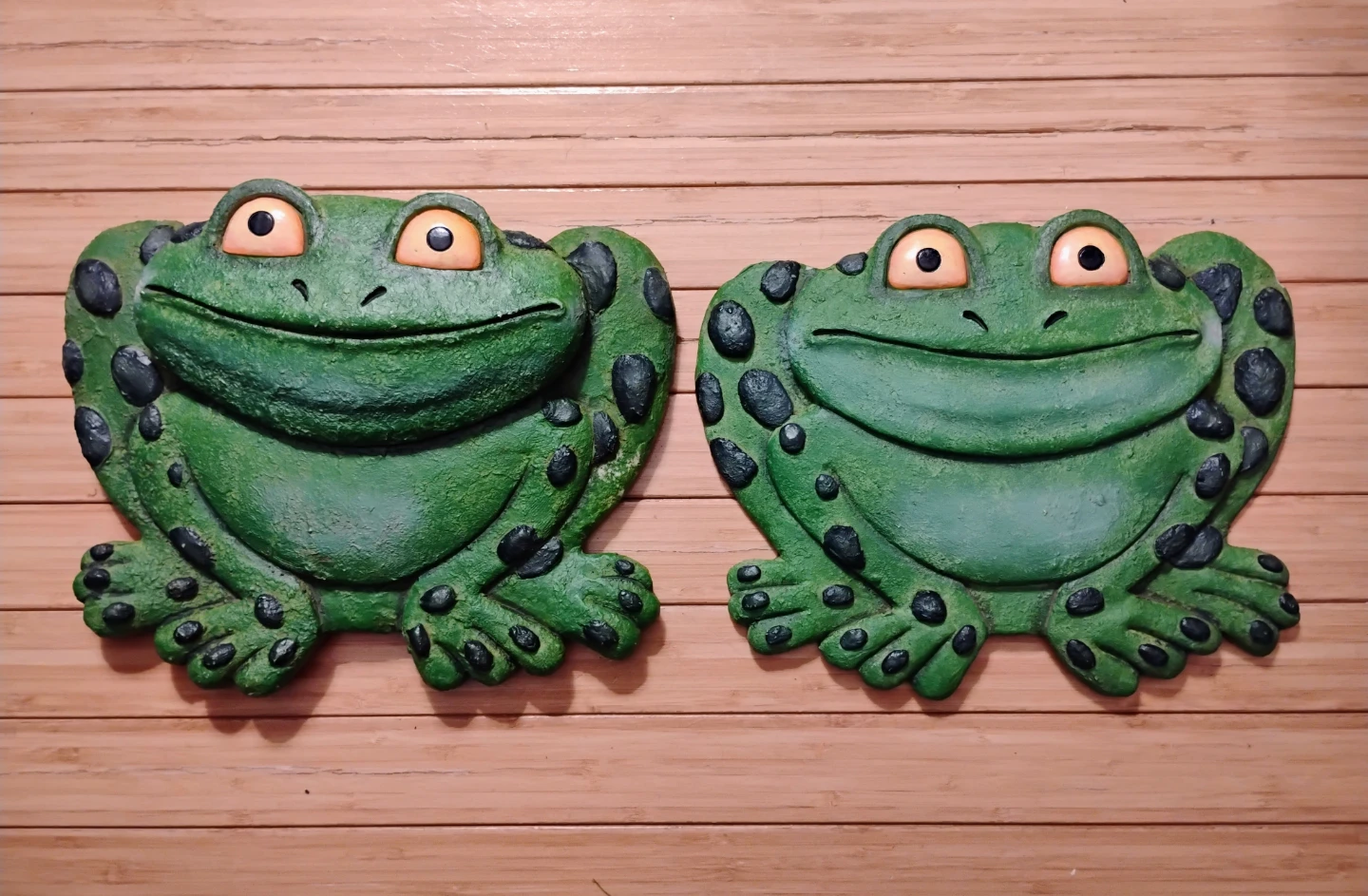 FROG-THEMED STEPPING STONES (SET OF 2)
