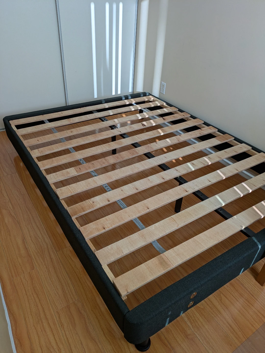 Queen Size Bed Frame - photo 2