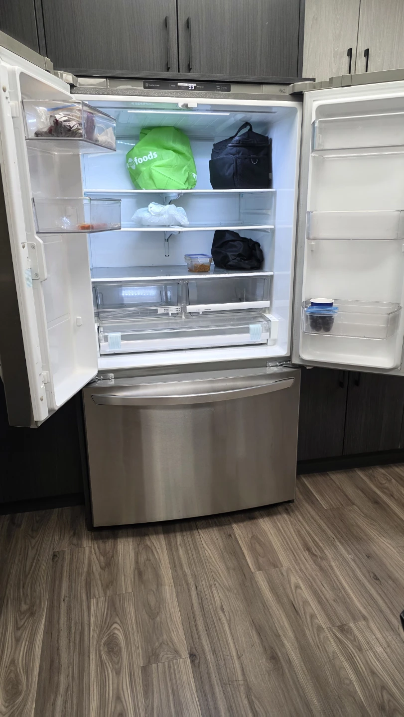 French door LG Refregirator - photo 3