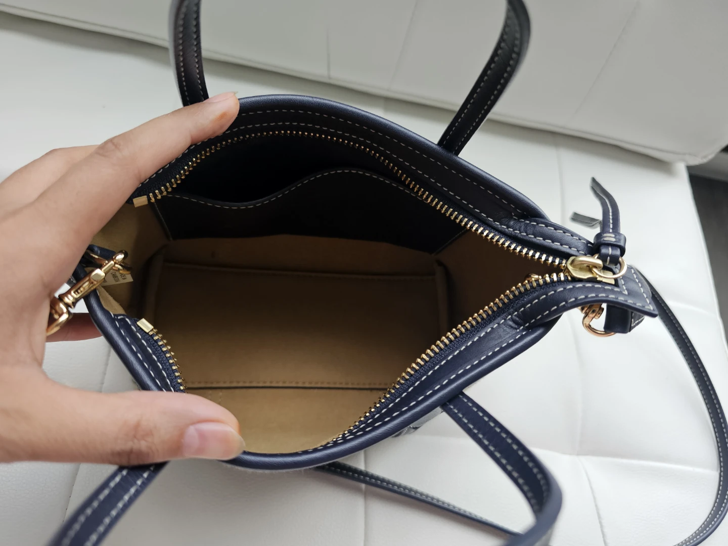 Authentic Tory Burch bag for Sale - PRICE FIRM - photo 4