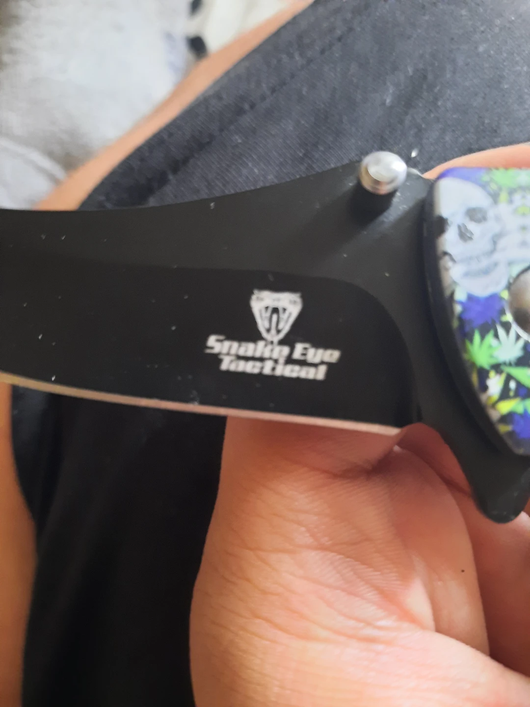 Snake Eye Tactical Folding Knife - Skull & Weed Design - photo 2