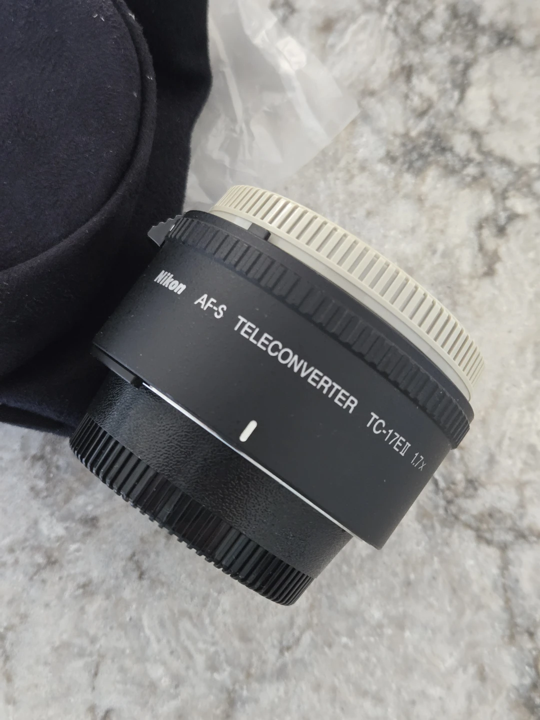 Nikon AF-S TC-17EII Teleconverter 1.7x - photo 4