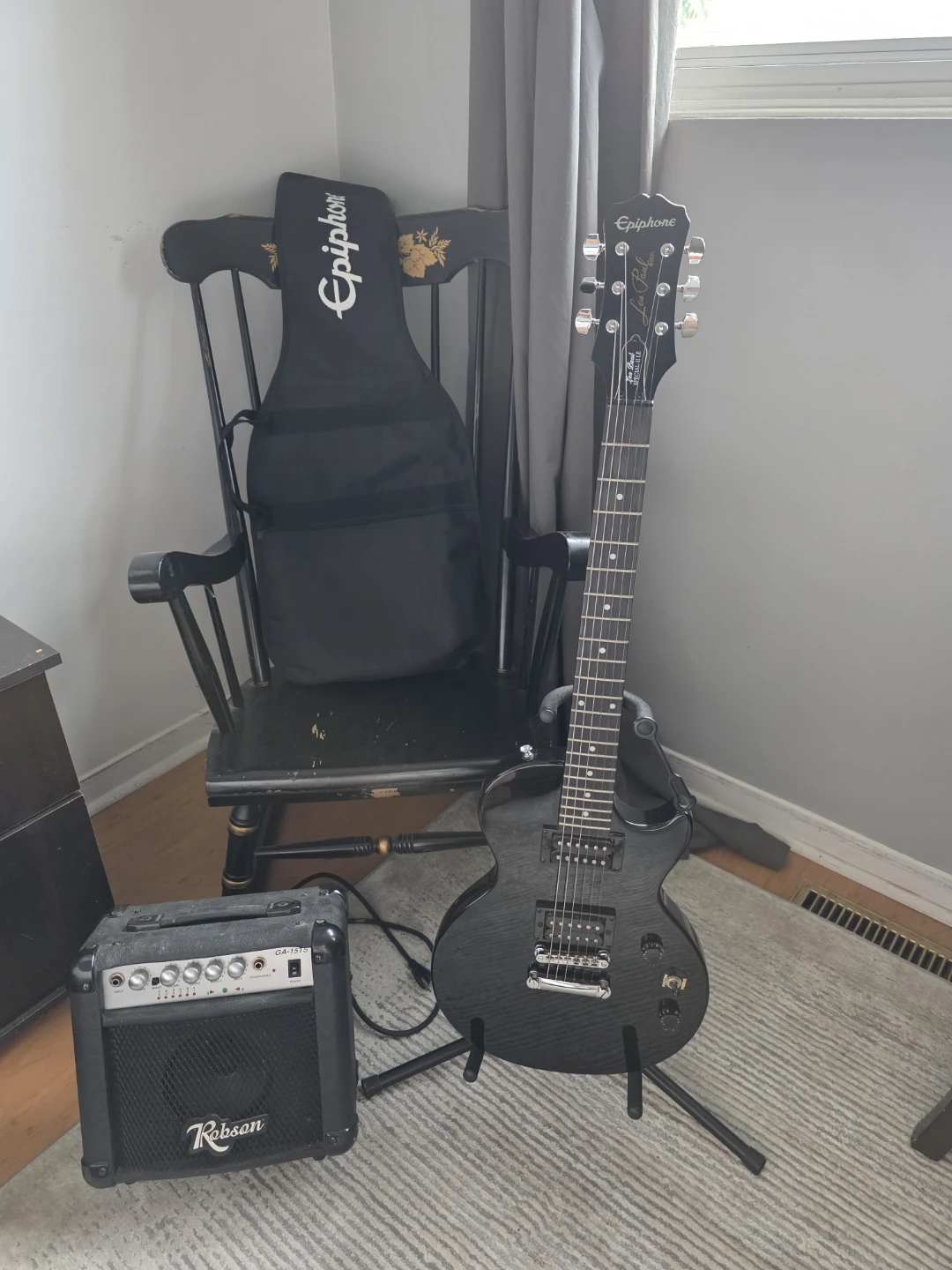 Epihpone electric guitar and amp