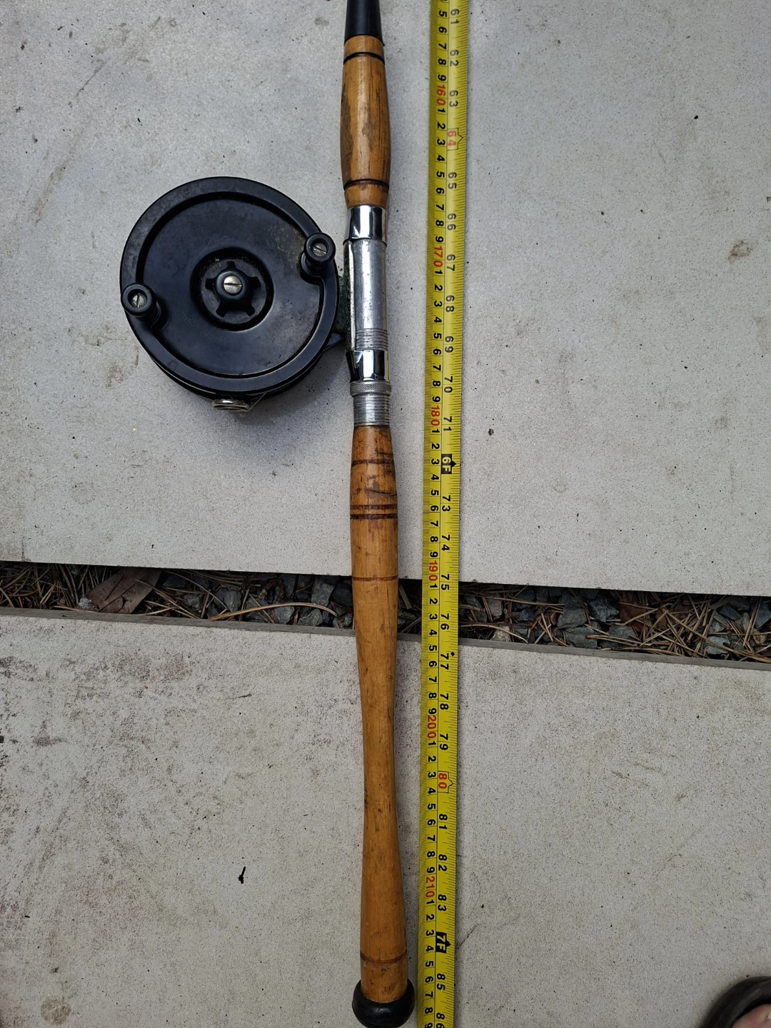 Vintage S&A Steelite Bakelite Ocean Reel & Fiberglass Rod Setup - photo 3