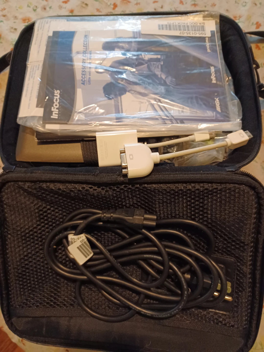 InFocus LP70 Projector with Case and Accessories - photo 2