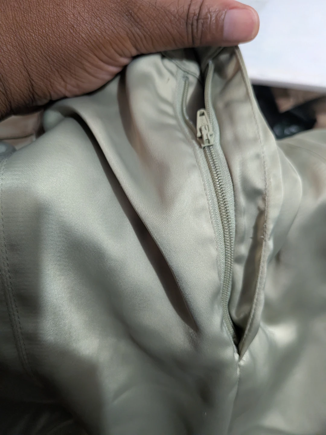 House of Harlow 1960 Sage Green Satin Cargo Pants - photo 3
