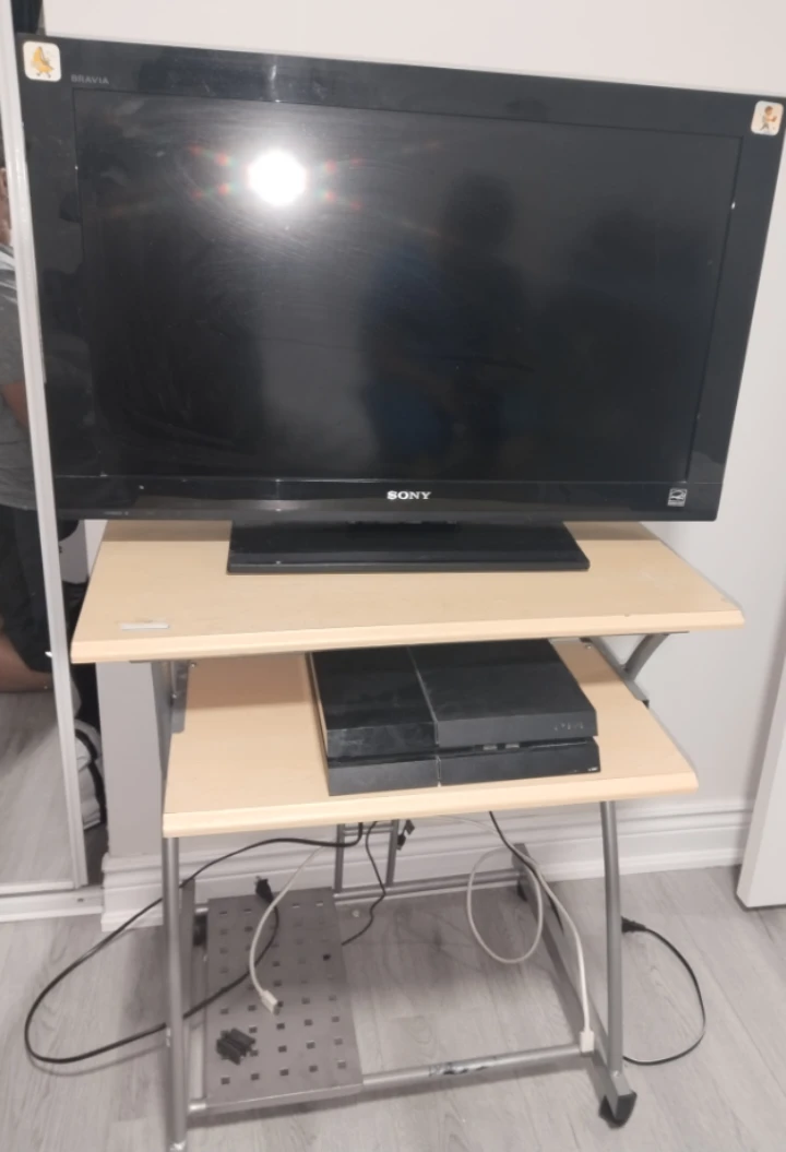 Rolling Laptop / Computer Table with Wheels – Great Condition - photo 2