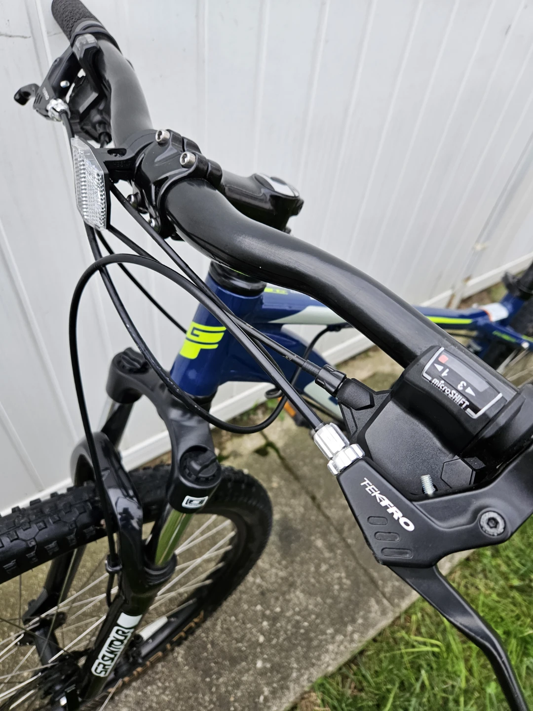 GT Agressor Pro Mountain Bike - photo 2