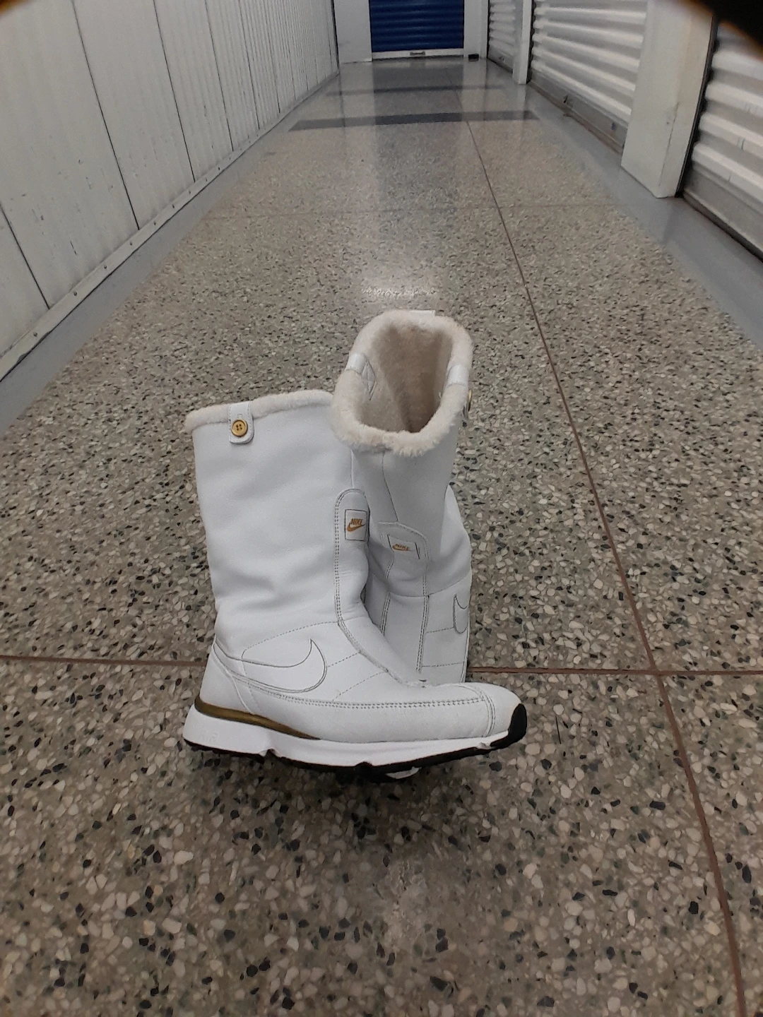 Nike White Winter Boots Women's Size 10 - photo 4
