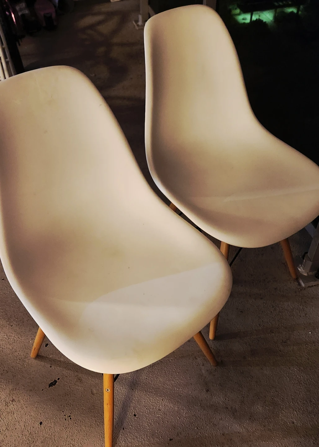 Dinning chair - 2 White chairs - photo 3