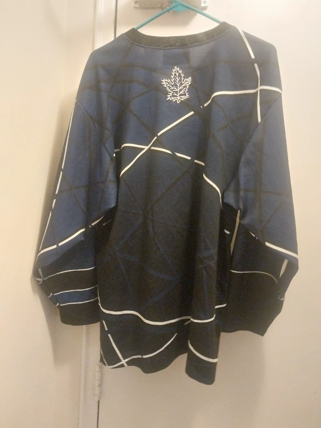 Toronto Maple Leafs Hockey Jersey Size L