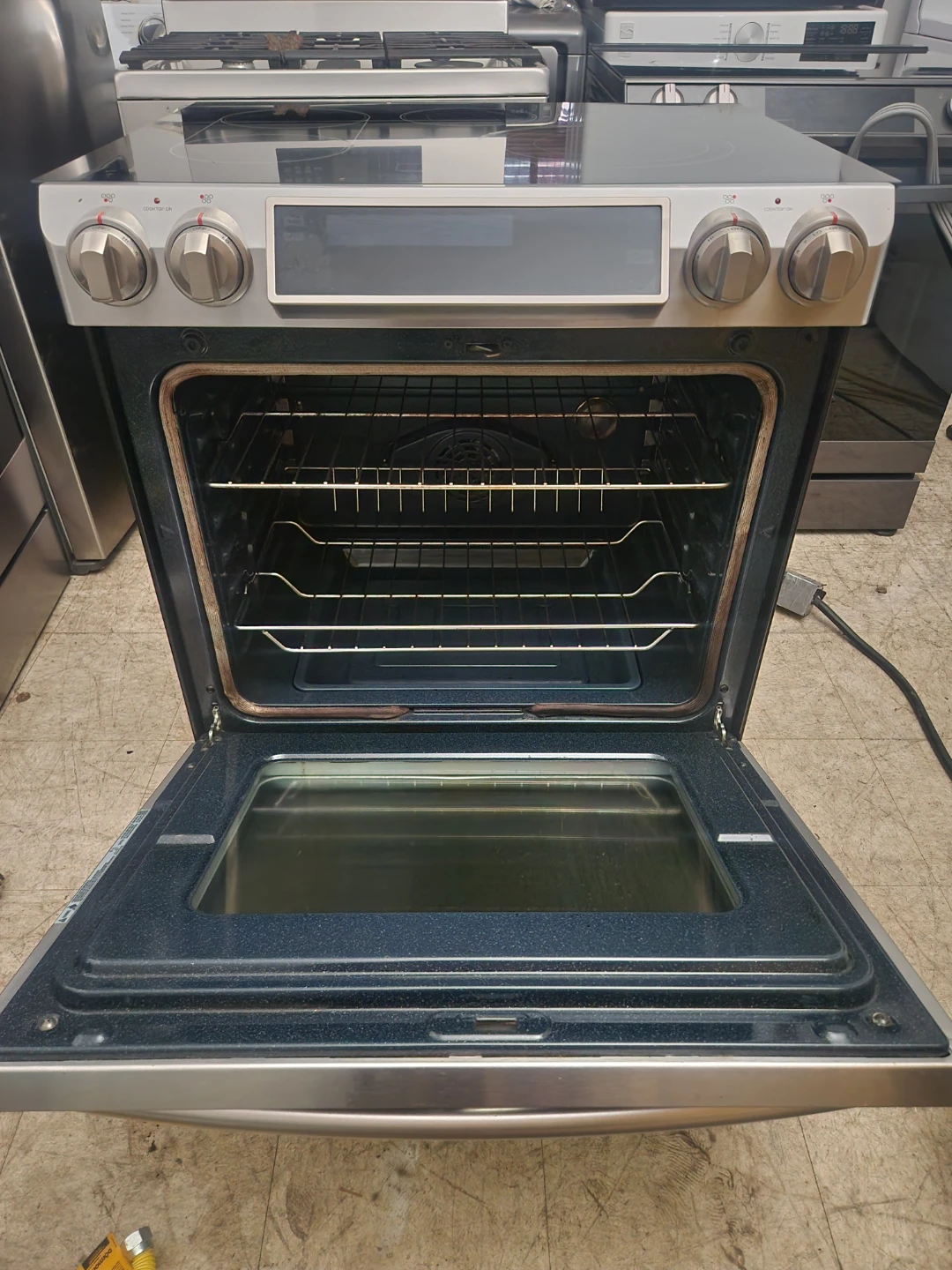 LG Electric Range with Smooth Top - photo 3