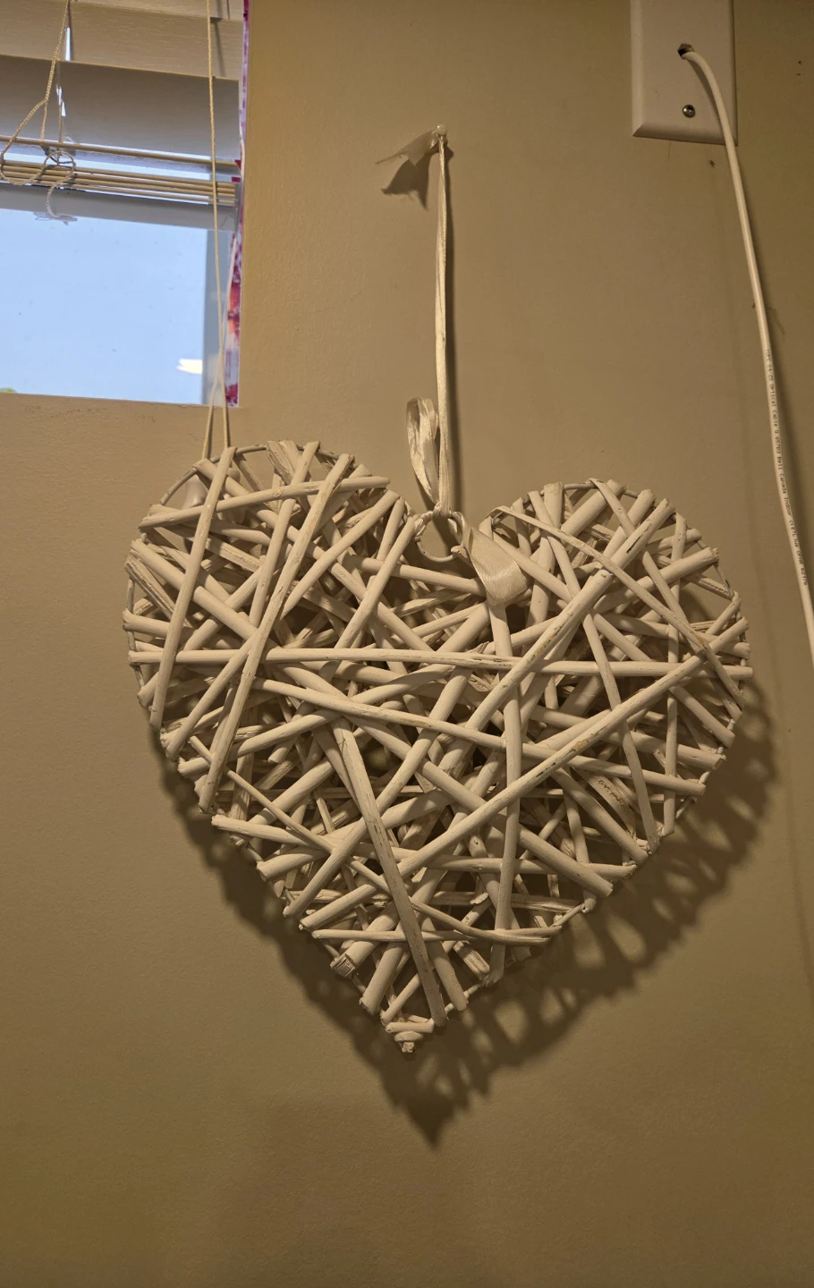 White Woven Heart Wall Decor and lego plant - photo 2