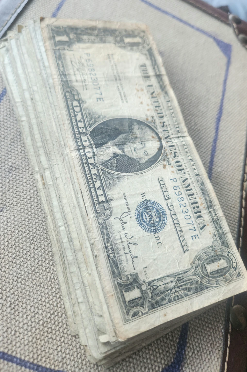 50 $1 well circulated silver certificates - photo 3