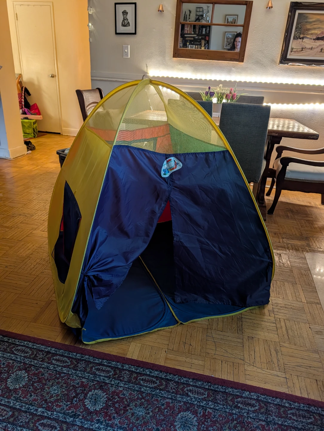 Pop up play tent