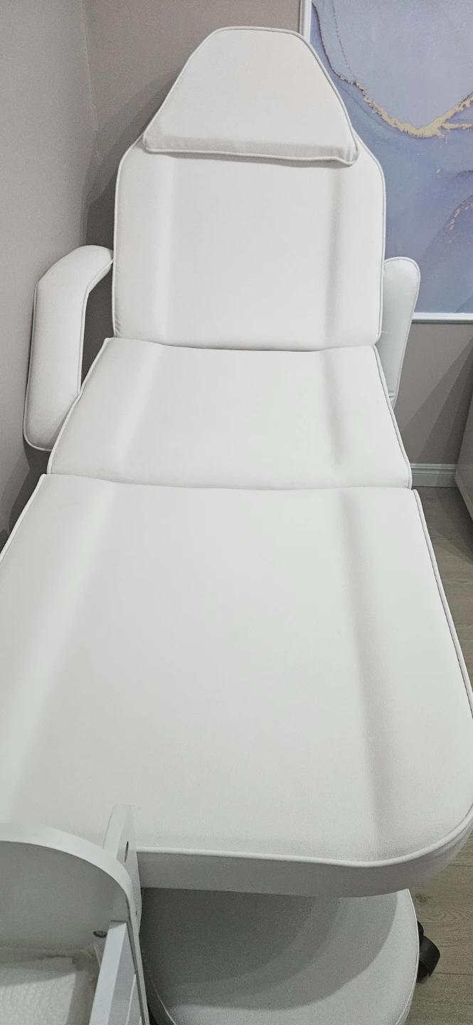 White Massage Table / Facial Bed - photo 3