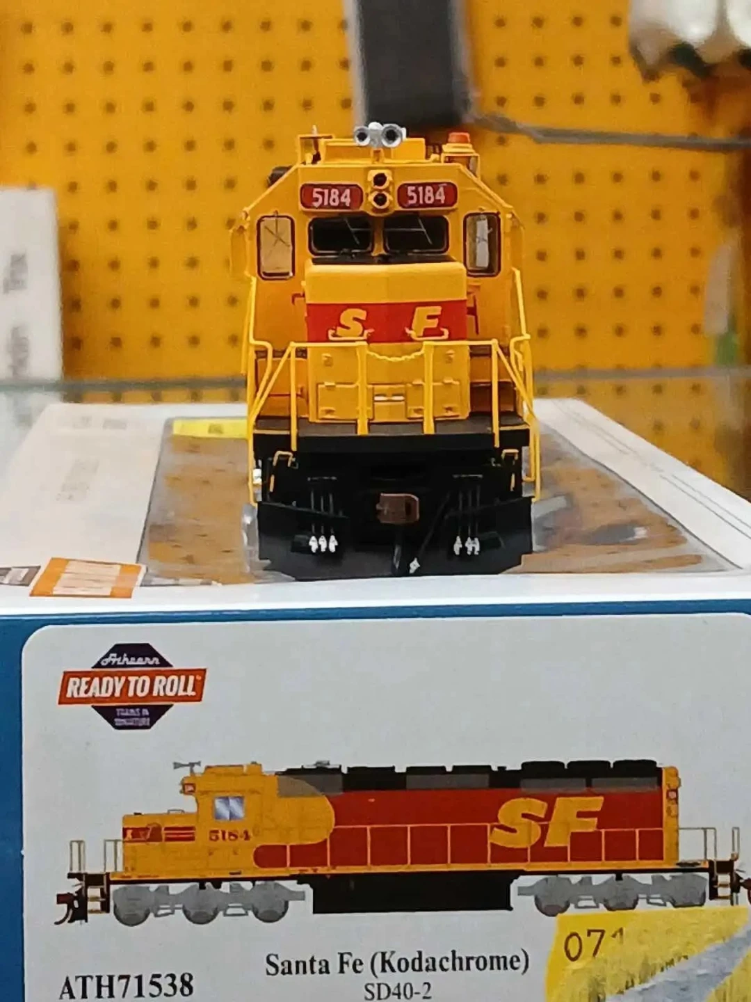 Athearn Ready to Roll Santa Fe Kodachrome SD40-2 #5184