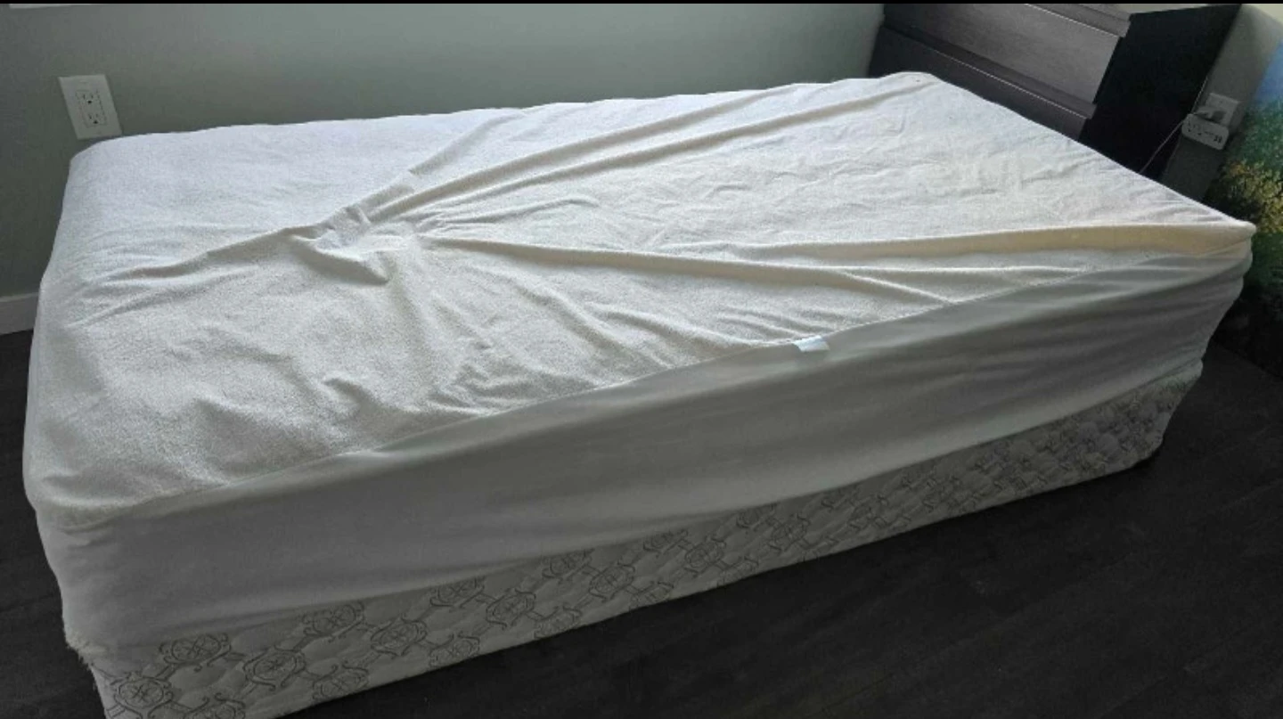 Single bedframe with mattress - photo 4