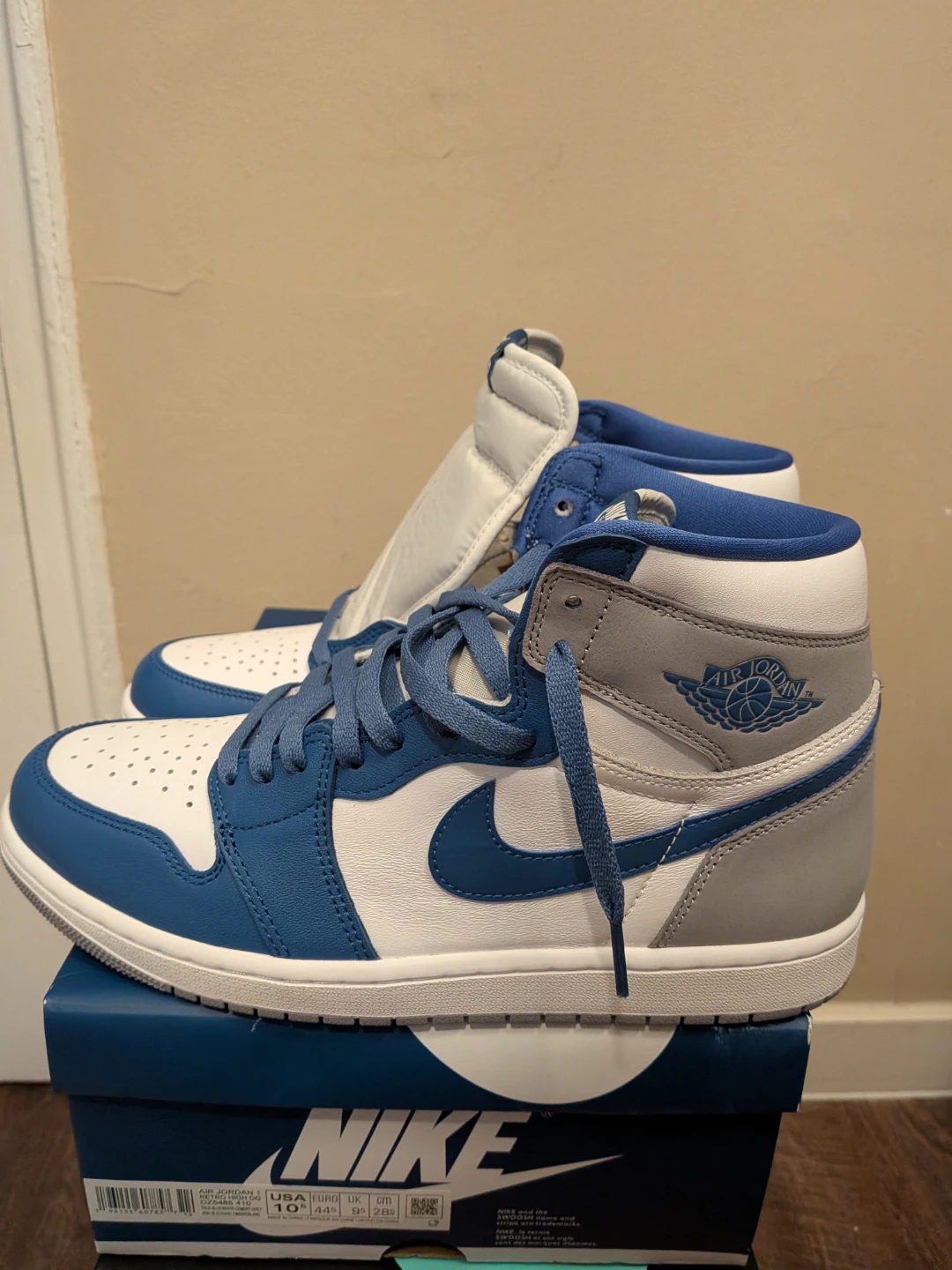 Nike Air Jordan 1 High OG 'True Blue' Sneakers
