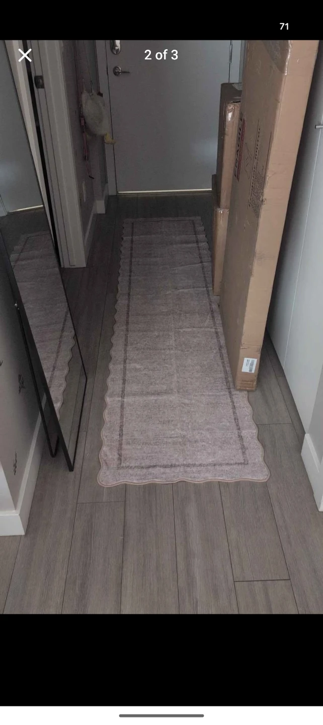 2x8 Runner Rug with Scalloped Edges