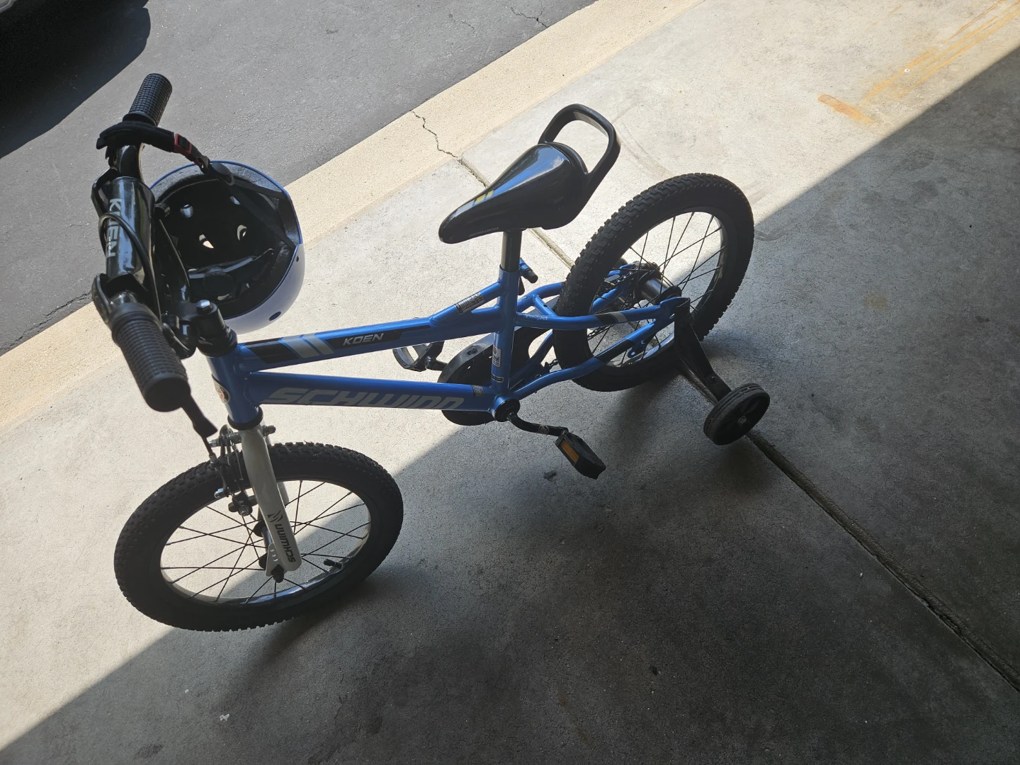 Schwinn Koen 16" Kids Bike with Helmet - photo 3