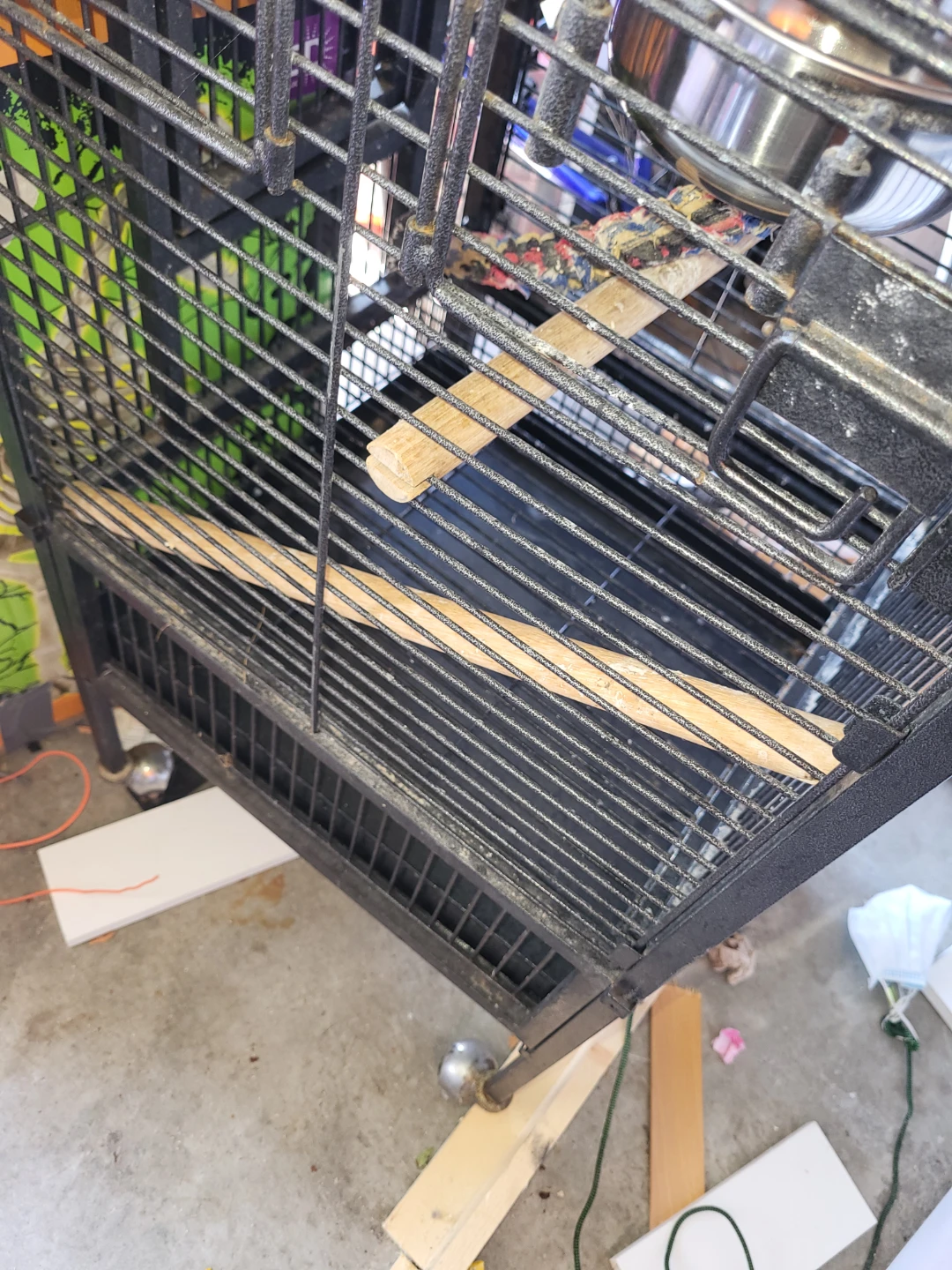 Large Bird Cage with Perches and Bowls - photo 4