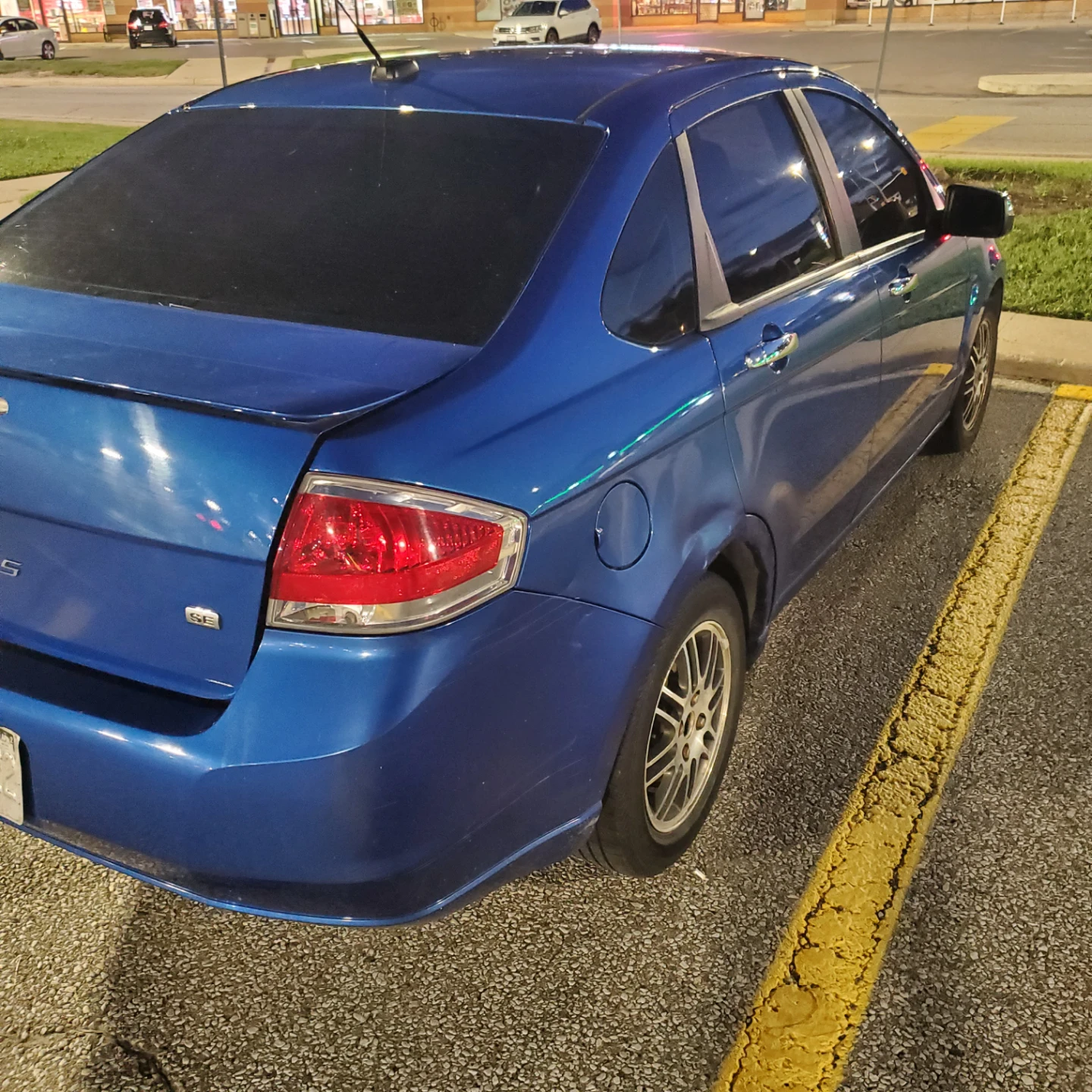 Blue Ford Focus Sedan - photo 4