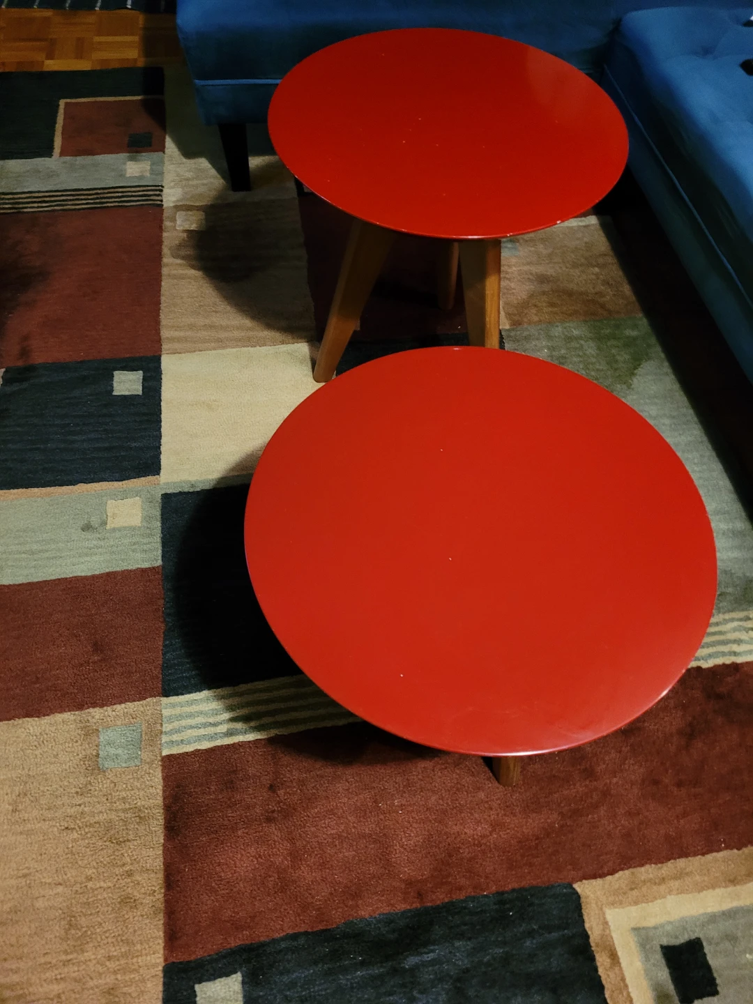 Set of 2 Red Round Nesting Coffee Tables and Wool Rug - photo 3