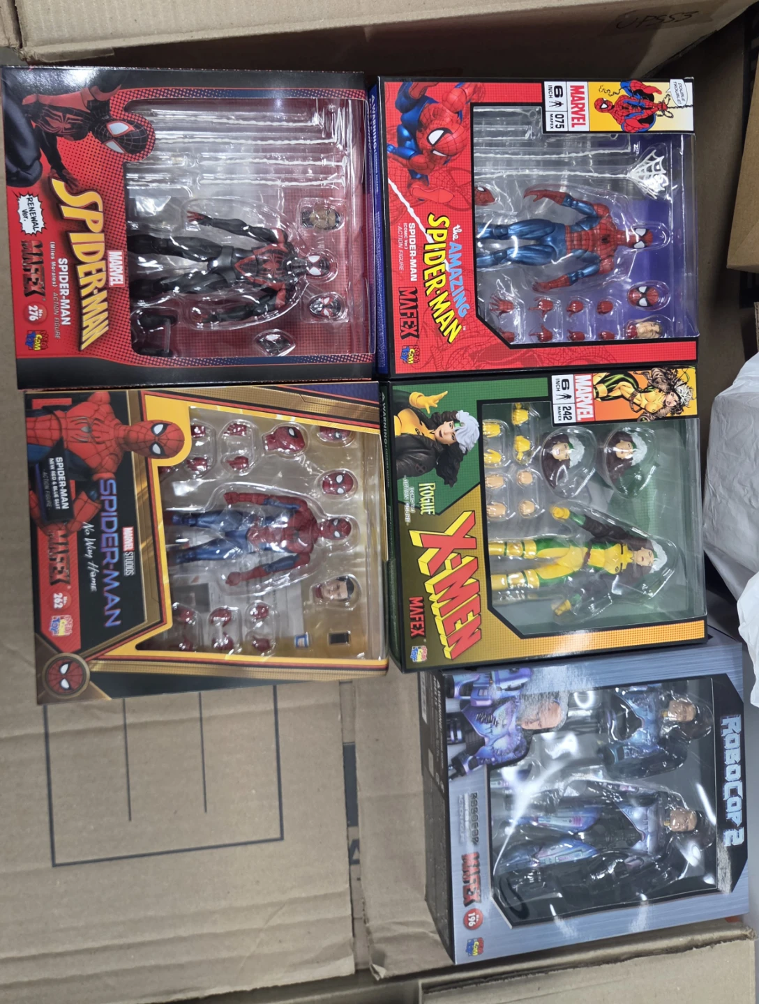 Mafex Marvel & DC Action Figures - photo 2