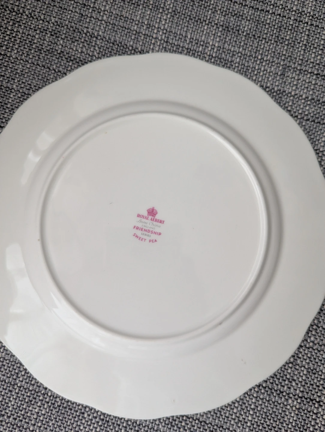 Set of two Royal Albert plates - photo 3
