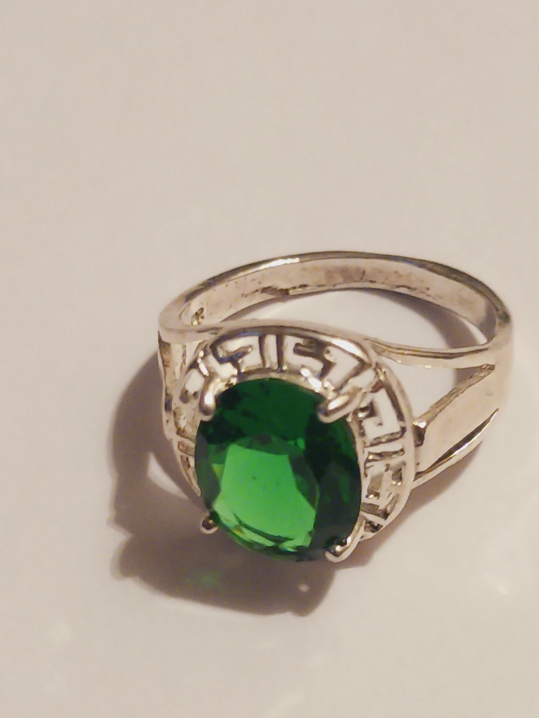 Gorgeous Green Gemstone Ring. Size 7. - photo 3