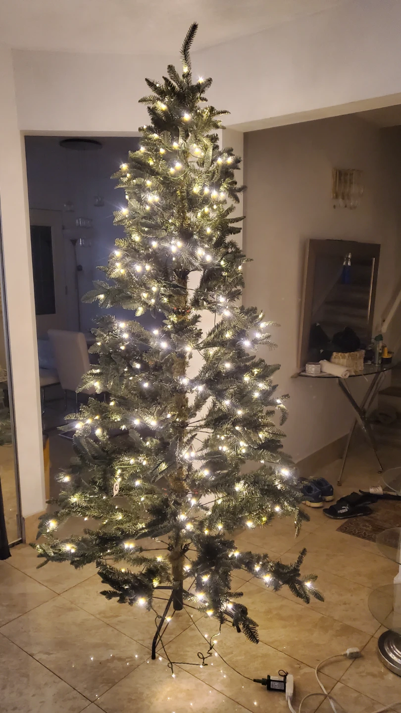 Pre-lit Artificial Christmas Tree with White Lights