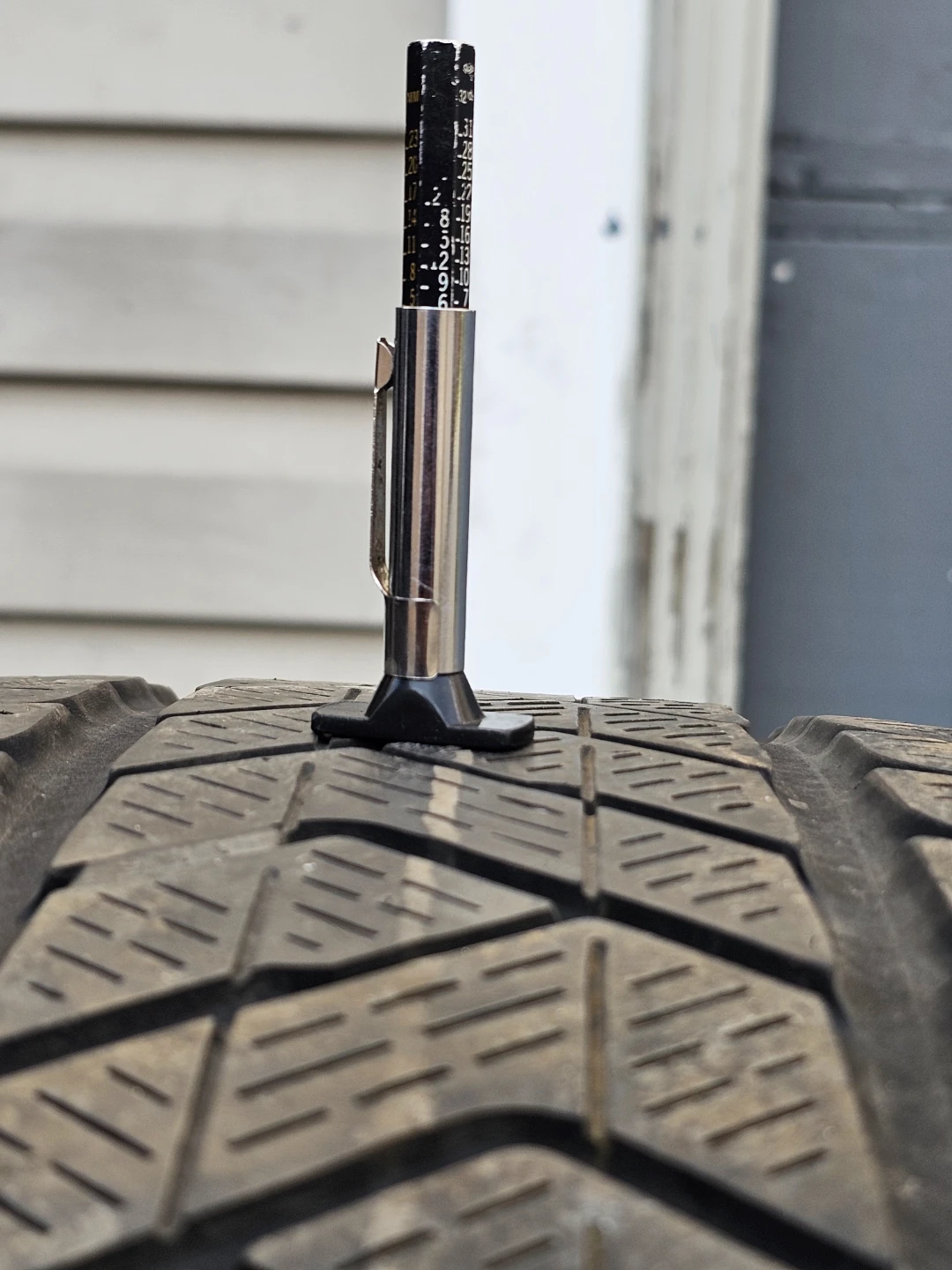 255/45 R20 PIRELLI WINTER TIRES - photo 2