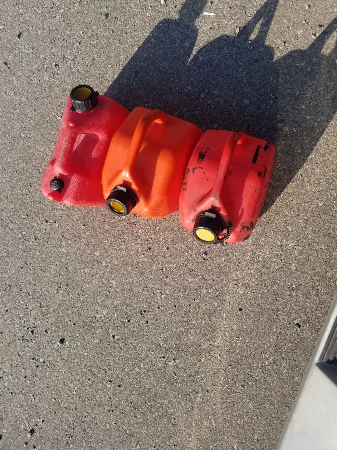 3 Gas Cans - 5L, 4.7L, and 1.25 US Gal - photo 2