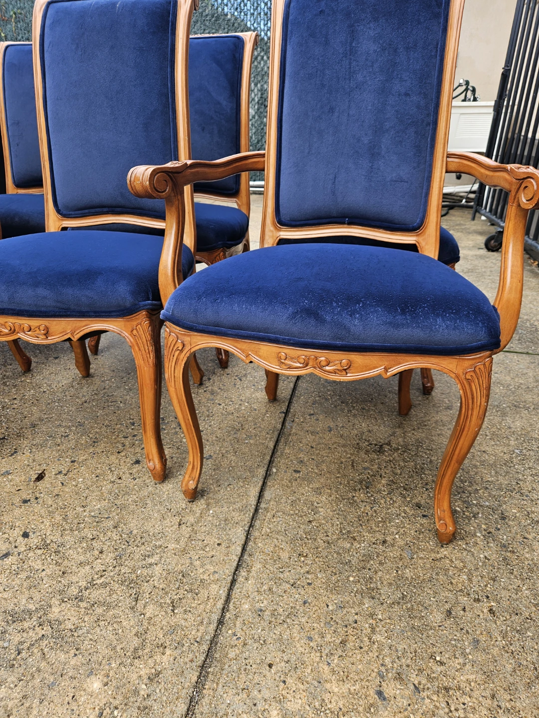 8 beautiful vintage louis xv style blue velvet chairs - photo 2
