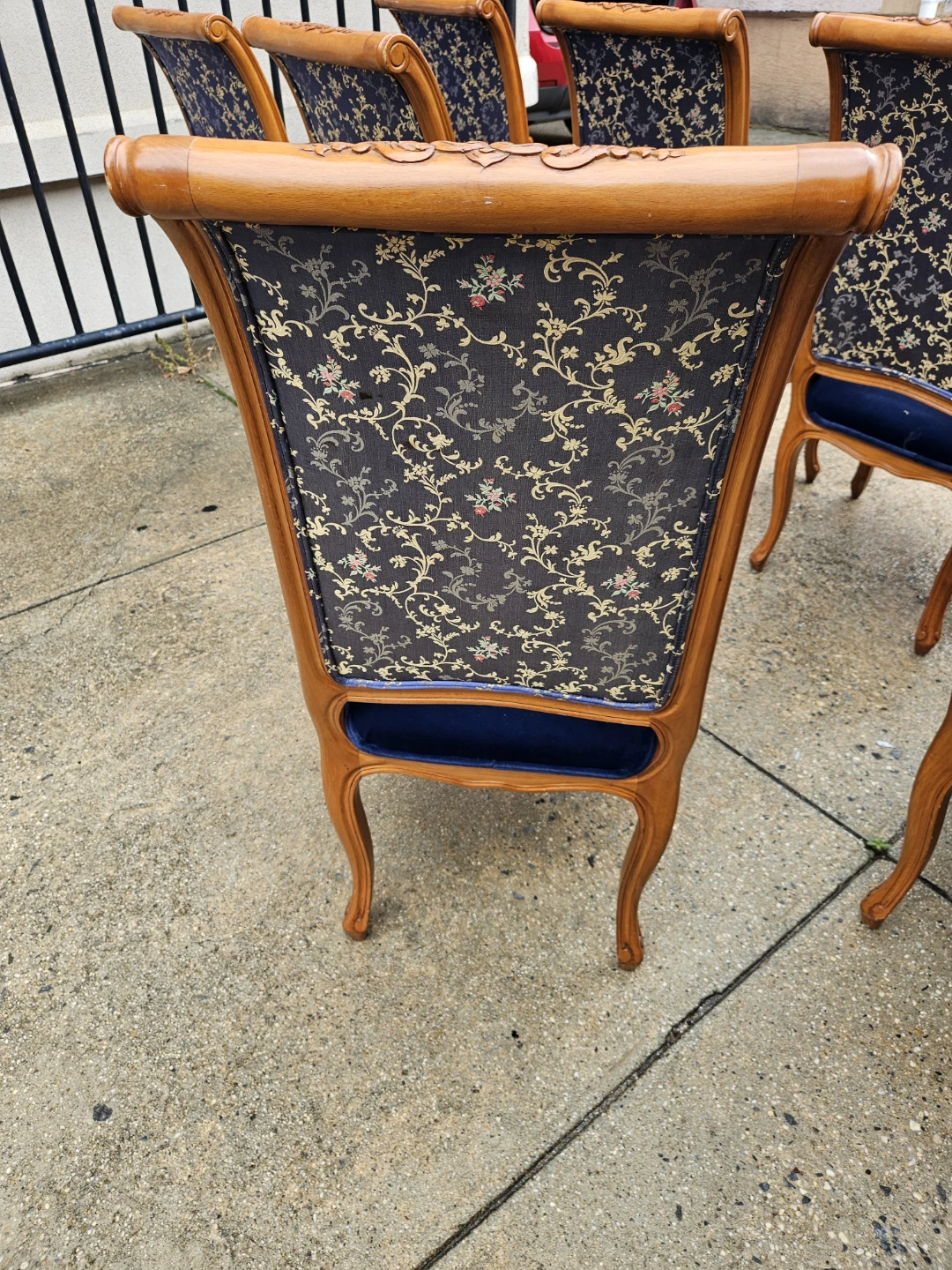 8 beautiful vintage louis xv style blue velvet chairs - photo 3