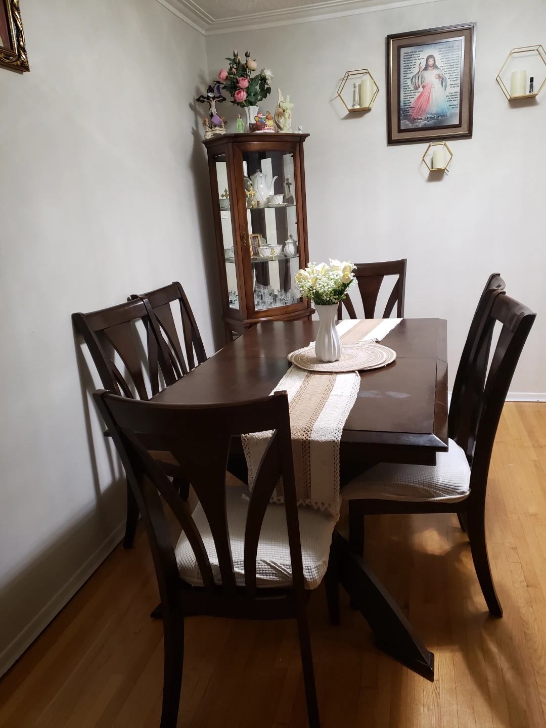 Corner Curio Display Cabianet with dining table