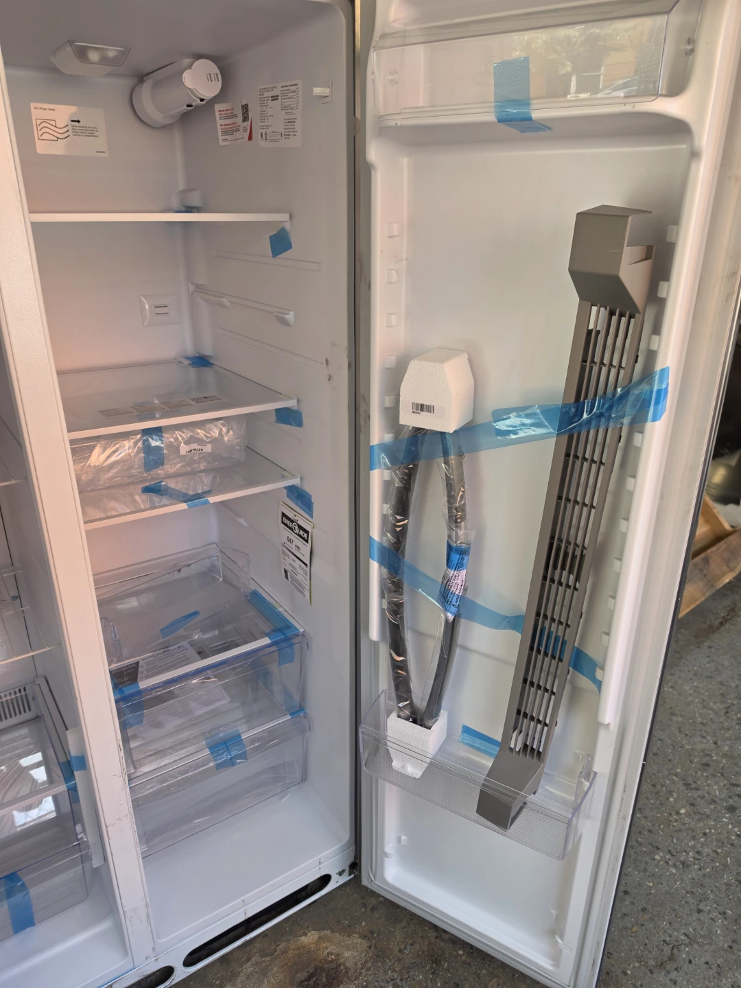 New Frigidaire 36in Stainless steel side x side fridge - photo 3