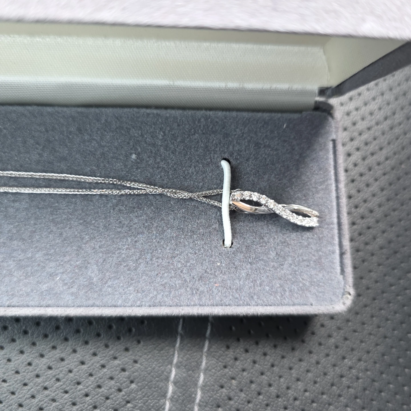 14k White Gold Diamond Infinity Necklace