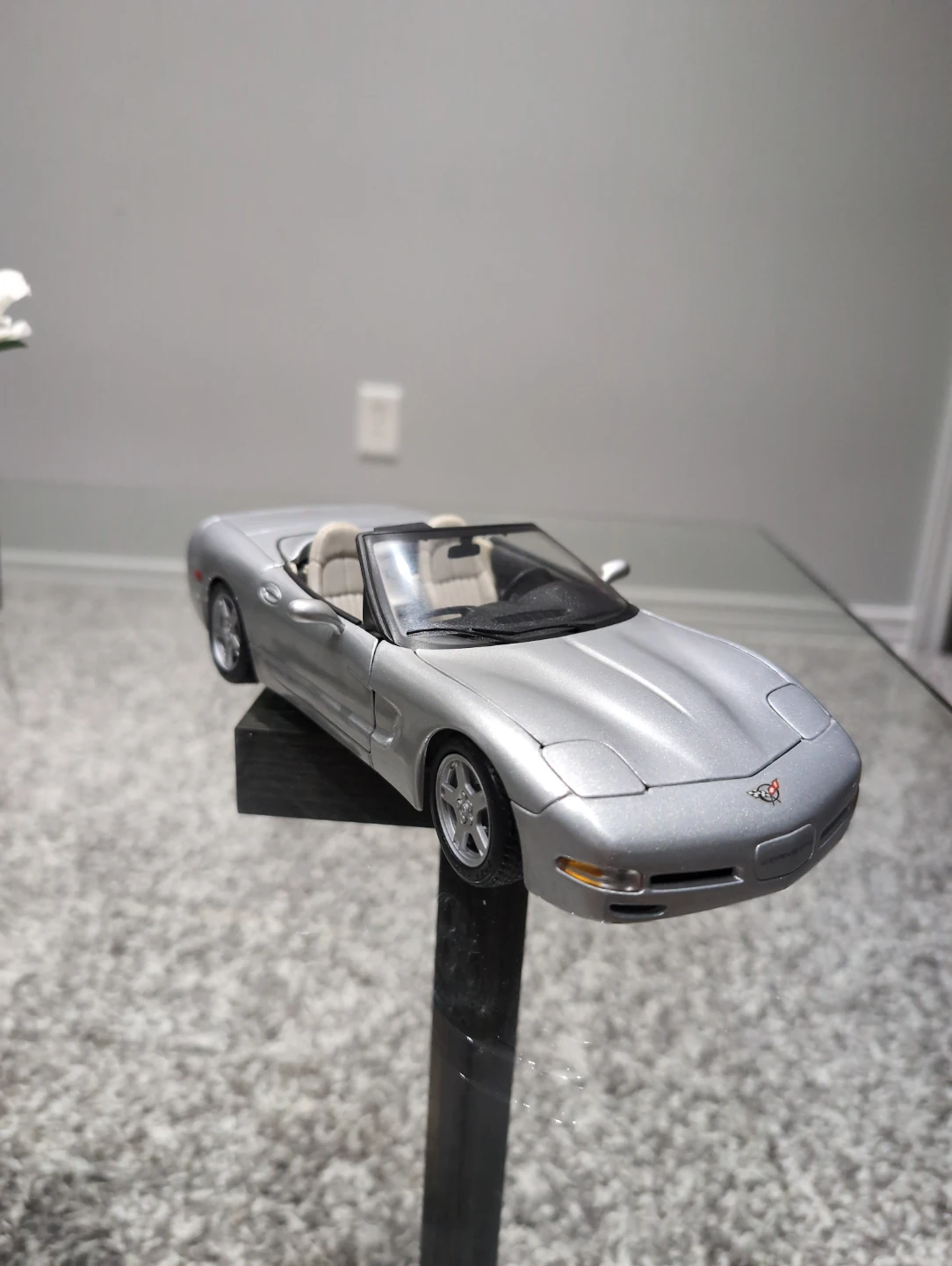 1.18 maisto Corvette made by maisto