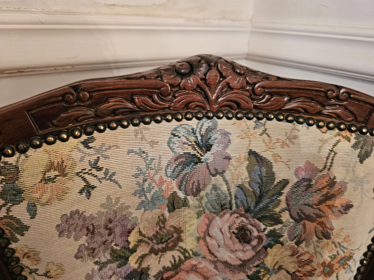 2 VINTAGE Walnut French Provincial Accent Tapestry Arm Chairs - photo 2