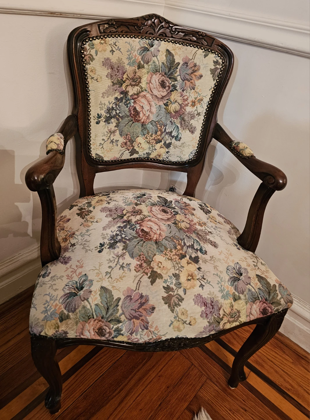 2 VINTAGE Walnut French Provincial Accent Tapestry Arm Chairs - photo 3