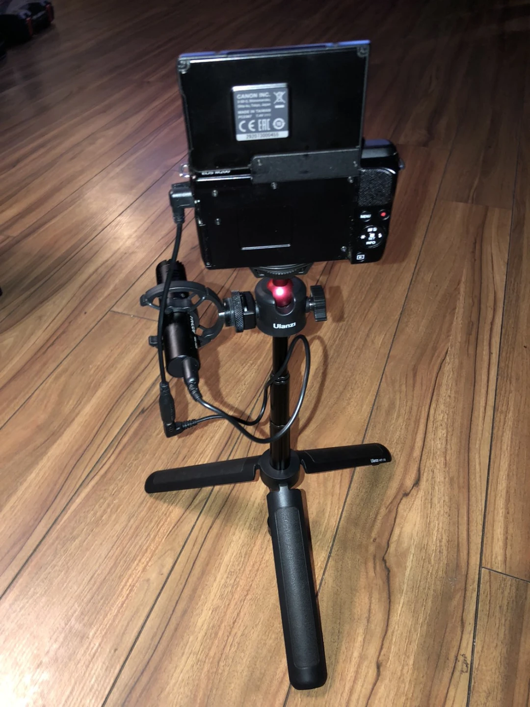 Canon EOS M200 Mirrorless Camera with Microphone and Tripod - photo 3